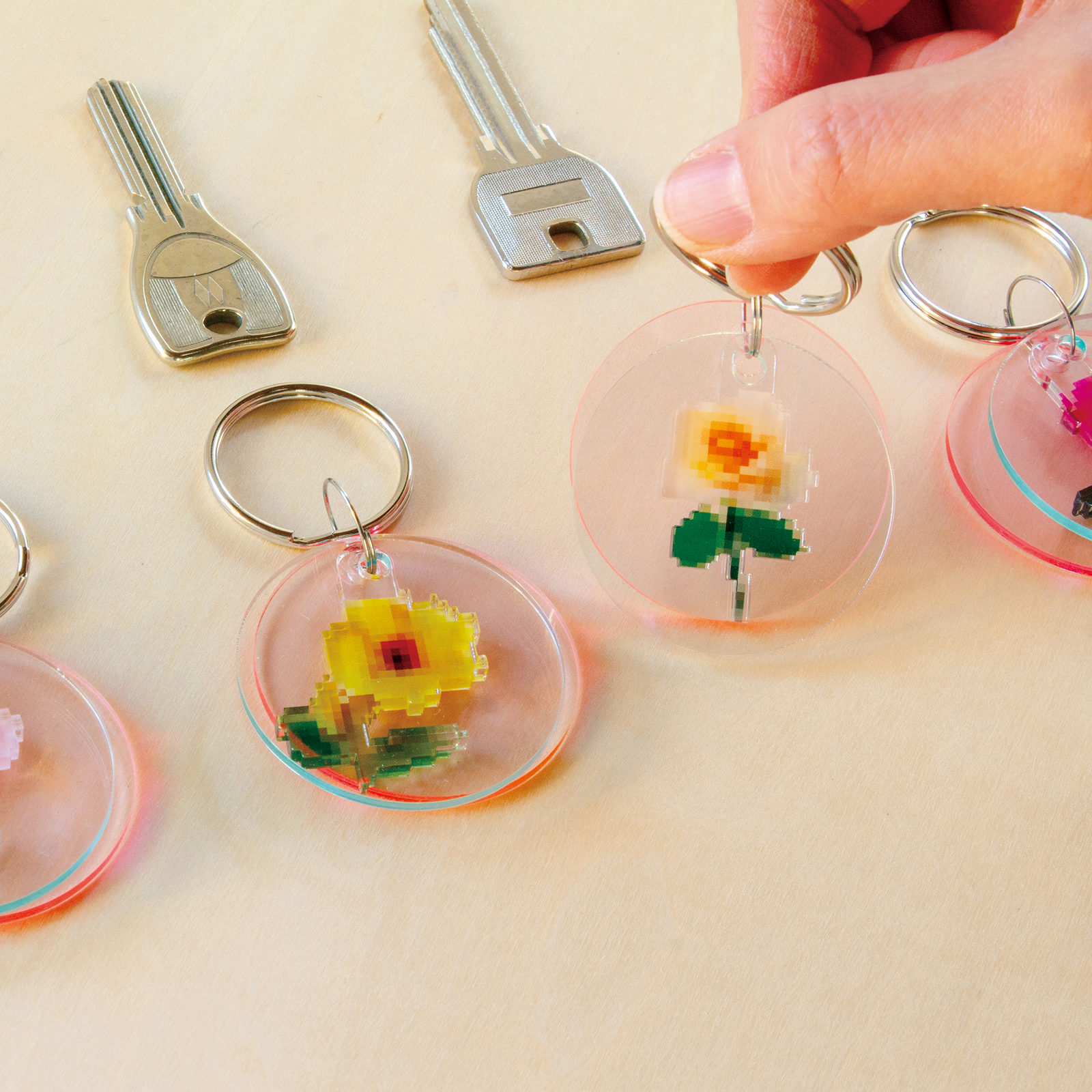 フリップキーホルダー pixel flower – toumei フリップキーホルダー pixel flower – toumei