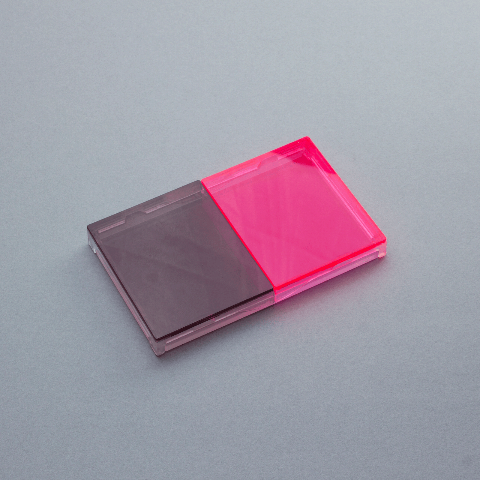 注目■TOGA■人気 メタルモチーフカードケース 国内発 すぐ届く METAL MOTIF CARD CASE – TOGA ONLINE STORE